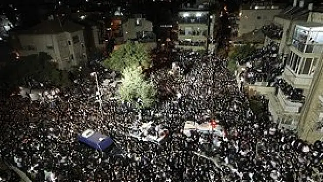 Hahambaşı ancak gece yarısı defnedilebildi