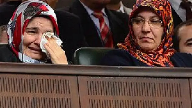 Gözyaşlarına boğuldular