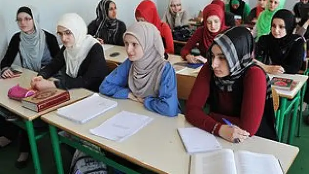 Sözcü bu kez de İmam Hatipler'e yüklendi