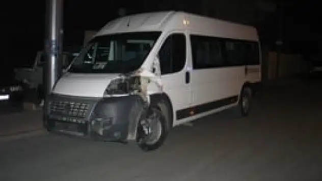 Konya'da minibüs ile motosiklet çarpıştı: 2 yaralı