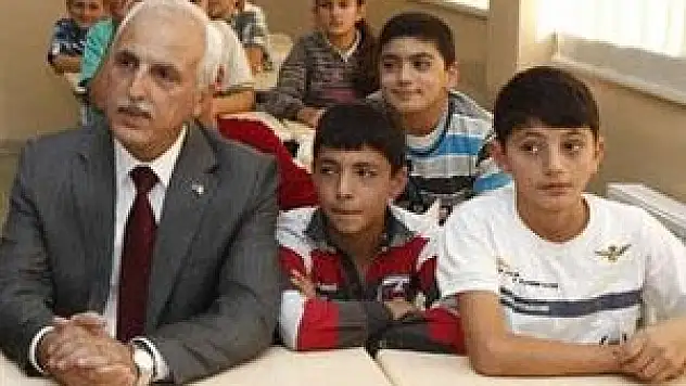 Vali Mutlu öğrencilik yıllarına döndü