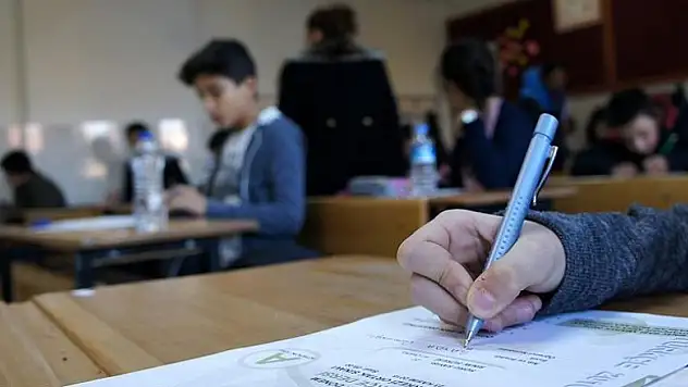 TEOG'da birinci gün oturumu sona erdi