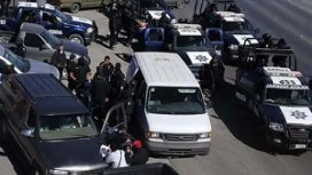 Uyuşturucu çeteleri polisle çatıştı: 14 ölü