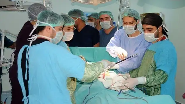 Bağırsaktan idrar torbası yaptı