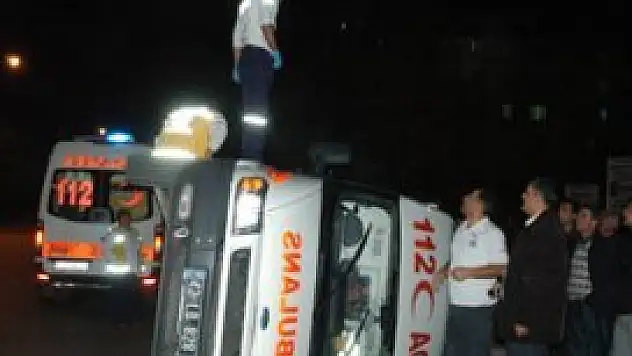 Konya'da ambulans ciple çarpıştı: 5 yaralı