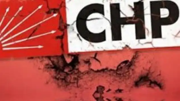 CHP'deki karışıklık istifa getirdi