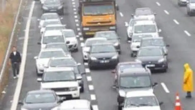 Bolu'da 10 kilometrelik araç kuyruğu