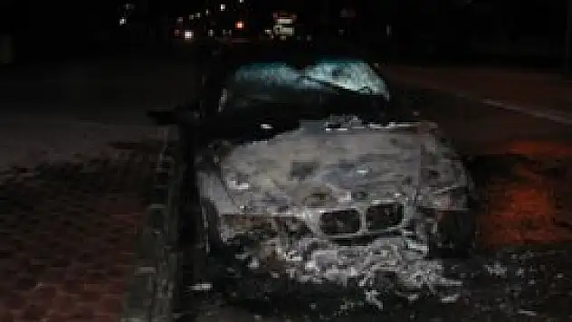 Seyir halindeki otomobilde yangın çıktı