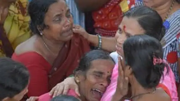 Hindistan'da köprüde izdiham: 50 ölü