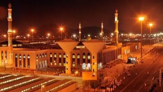 Hacı adayları Arafat'a çıkıyor