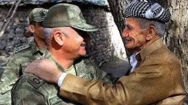 Hakkari'de Mehmetçik-halk kardeşliği