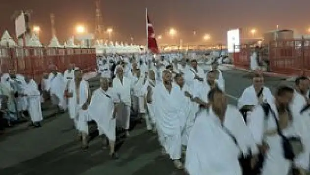 Hacılar şeytan taşladı