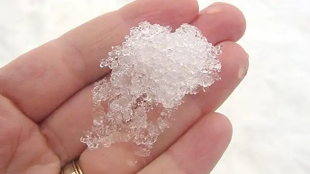 Uzmanlar uyarıyor: Sakın kar yemeyin