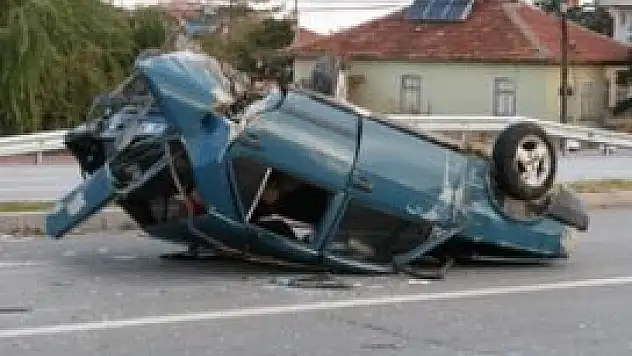 İki otomobil çarpıştı 7 yaralı