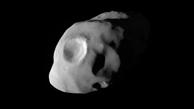 Cassini Satürn'ün uydusu Pandora'yı fotoğrafladı