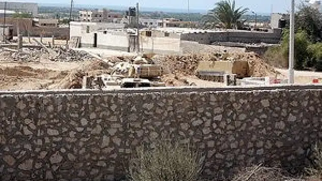 İsrail buldozerleri Gazze'ye girdi