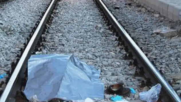 Telefonla konuşurken tramvay çarptı