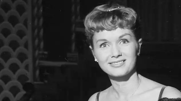 Oyuncu Fisher'den bir gün sonra annesi de vefat etti