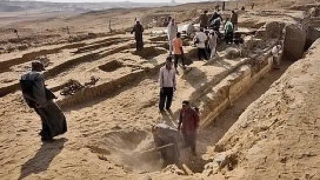 Mısır'da Firavunlar dönemine ait mezar bulundu