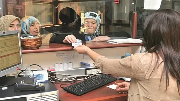 Emeklilerin bayram ikramiyeleri ödeniyor