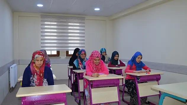 Ilgın'da yatılı kız Kur'an kursu açıldı