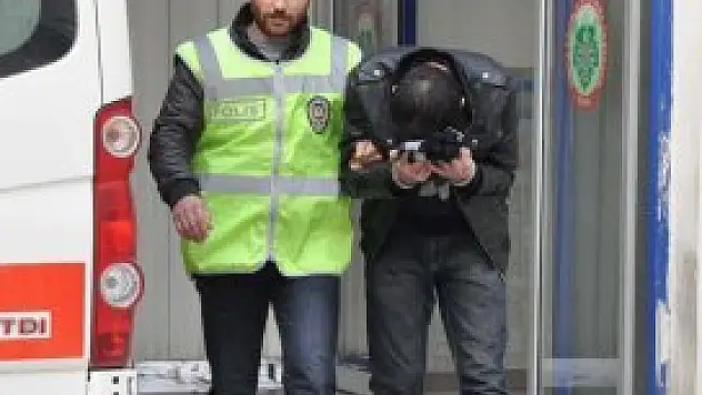 Şüphelileri, taktıkları 'bere' ele verdi