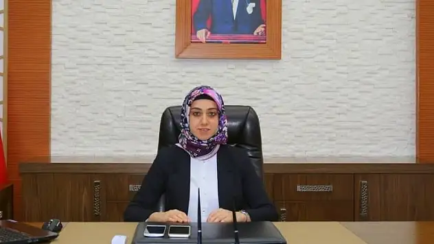 Türkiye'nin ilk başörtülü kaymakamı Hadim'de göreve başladı