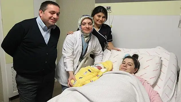 Kanseri yendi çocuğunu kucağına aldı