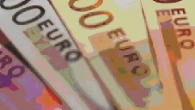 Emekli maaşıyla geçinemiyorlar