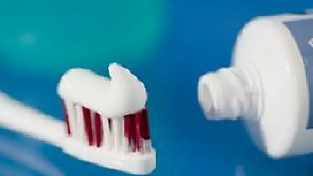 Fırçadaki diş macunu yarım leblebi kadar olmalı