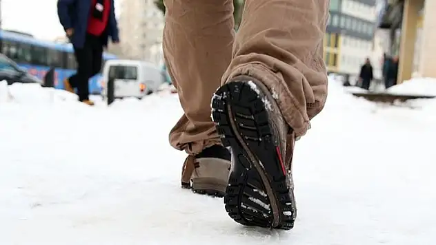 Karda düştükten sonraki şiddetli ağrıya dikkat