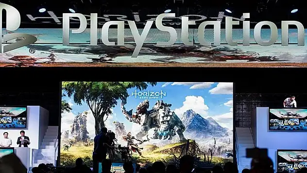 Buz beyazı PlayStation 4 satışa çıkıyor