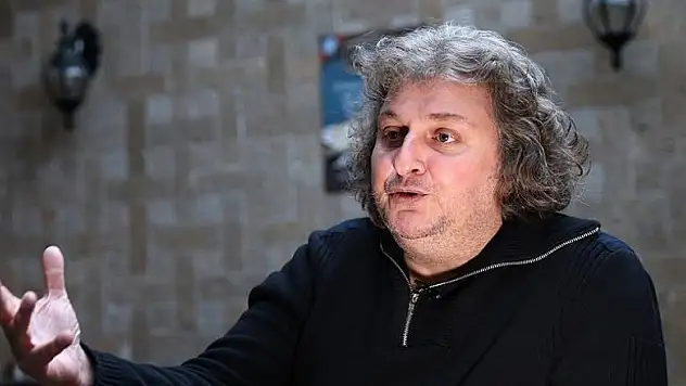 Uğurlu: Halkımız, kendini sanatçı zannedenlerin önünde gidiyor