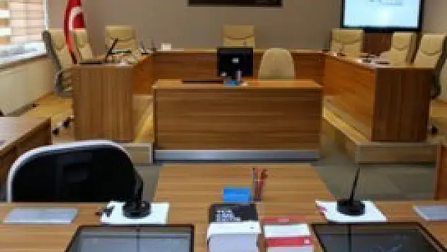 Anneye hakaret eden gence nafaka yok