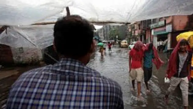 Hindistan'da seller: 21 ölü