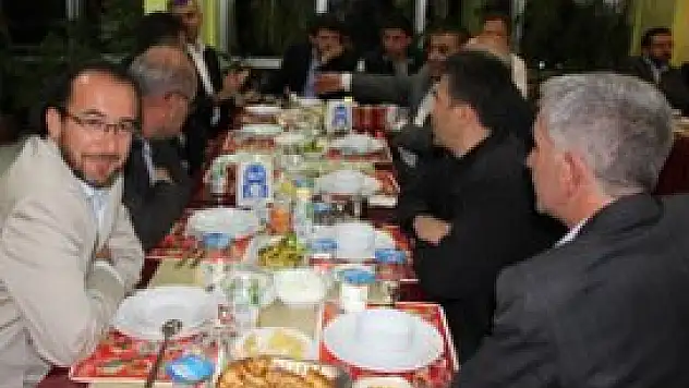 Ak Parti Karatay İlçe Teşkilatı Yemekte Buluştu