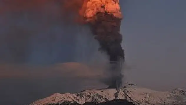 Etna Yanardağı harekete geçti