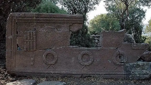 Manisa'da 2 bin 200 yılık 'okul müdürü' lahiti bulundu