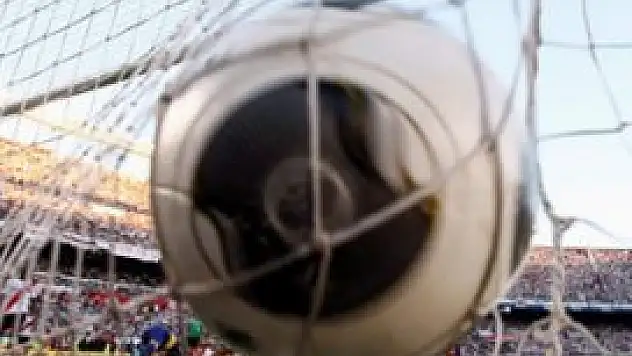 Kadın hakem bakın ne yaptı...