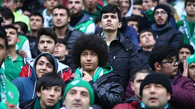 Soğuk havada takımlarını yalnız bırakmadılar