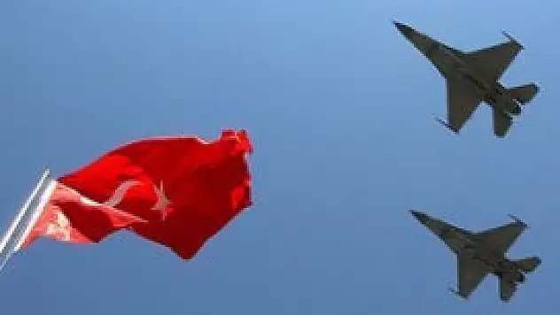 Rus uçağına karşı iki F-16'ya alarm görevi