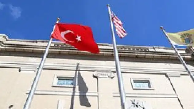 ABD'de belediye binasında Türk bayrağı dalgalandı
