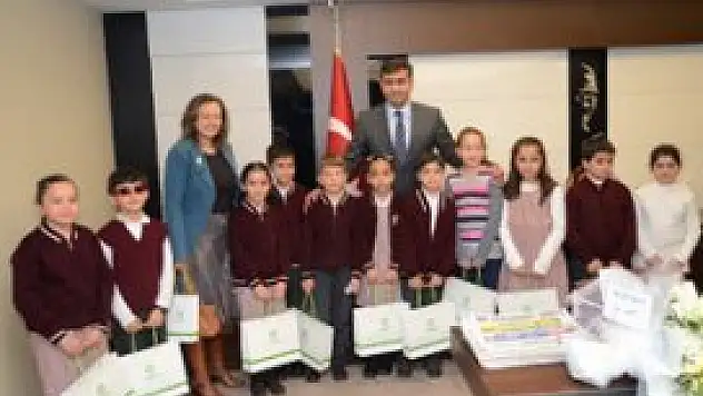 Çevreci öğrenciler Başkan Kalaycı'yı ziyaret etti