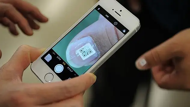 Yaşlı insanlar için QR kodları üretildi