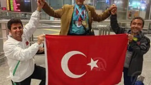 'Süper Dede' madalyalarla döndü