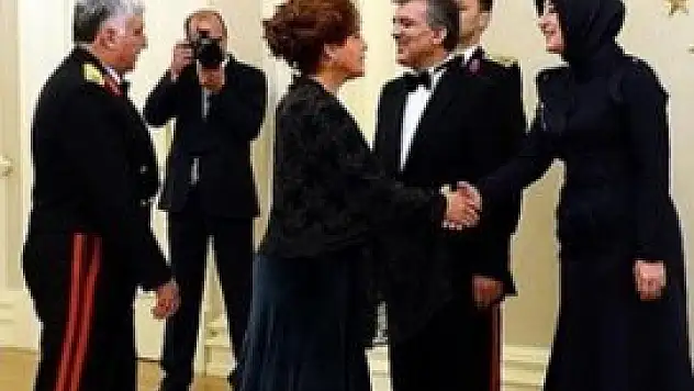 Başörtülü vekile hiçbir engel yok