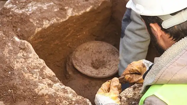 İnşaat alanındaki kazılarda tarihi ölü saklama kabı bulundu