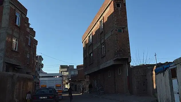 Şanlıurfa'daki ilginç yapı Suriyelilere ev oldu