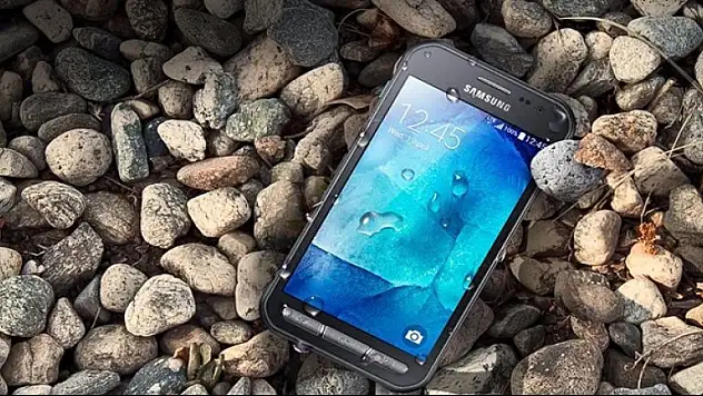 Samsung'un zorlu koşullara dayanıklı yeni telefonu