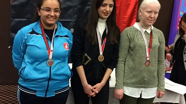 Görme Engelli Satranççıdan Türkiye rekoru 